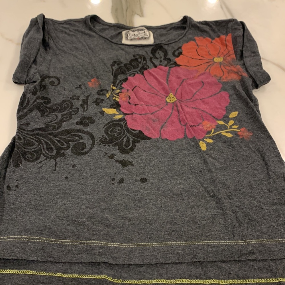 Scrapbook Gray Flower T-Shirt, M